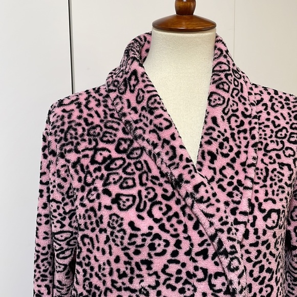 ULTA Bath Robe * Size Small * Pink and Black Animal Print - Picture 2 of 10